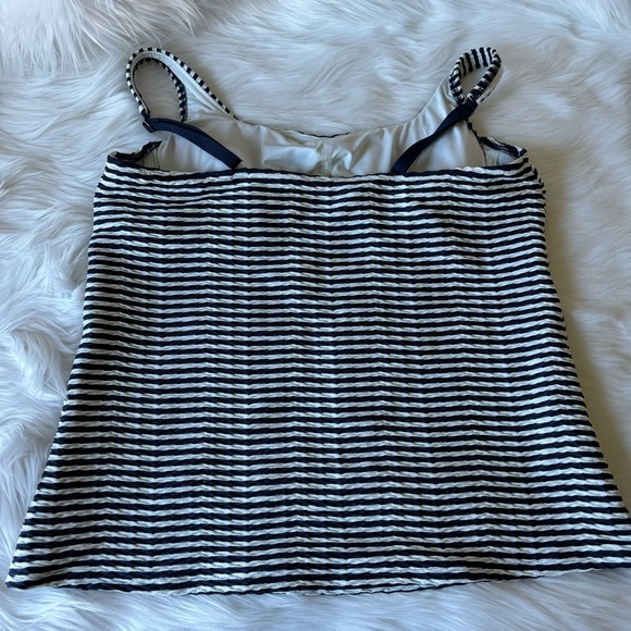 💙🤍LAND’S END NAVY AND WHITE STRIPED TANKINI TOP - Picture 2 of 6